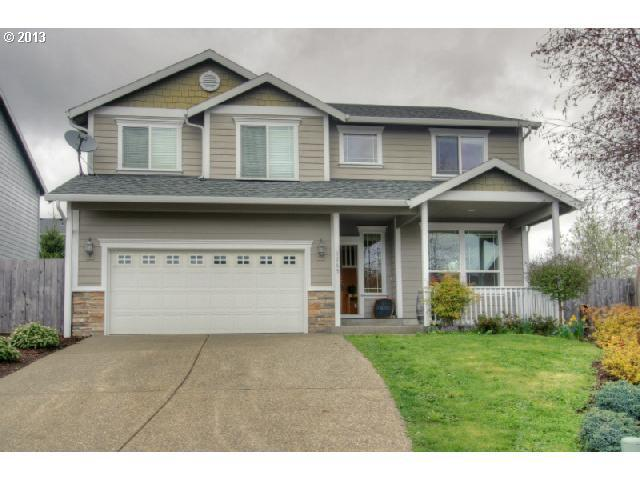 photo 1 of 1765 NW 4th Ct, McMinnville, OR 97128