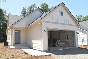 photo 1 of 845 Oakleaf Way, Silverton, OR 97381