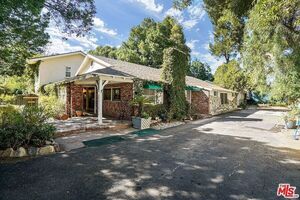 photo 1 of 5509 Oakdale Ave, Woodland Hills, CA 91364