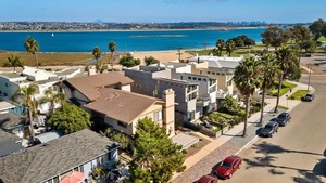 photo 1 of 3825 Kendall St, San Diego, CA 92109