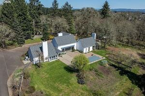 photo 1 of 3251 SW Redmond Hill Rd, McMinnville, OR 97128