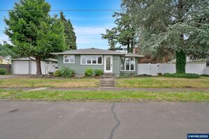 photo 1 of 821 Cedar St, Sweet Home, OR 97386
