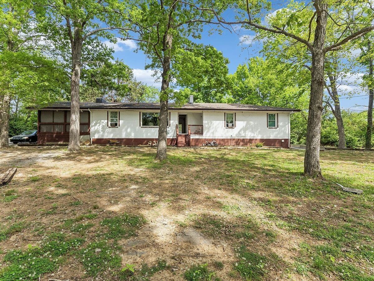 photo 1 of 300 Todd Ln, Smyrna, TN 37167