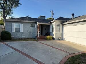 photo 1 of 18413 Delano St, Tarzana, CA 91335