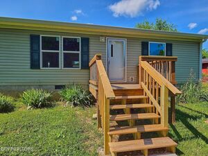 photo 1 of 207B Fair St N, Sweetwater, TN 37874