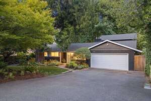 photo 1 of 1023 Lund St, Lake Oswego, OR 97034