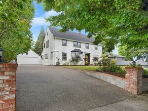 photo 1 of 6610 SE Stark St, Portland, OR 97215