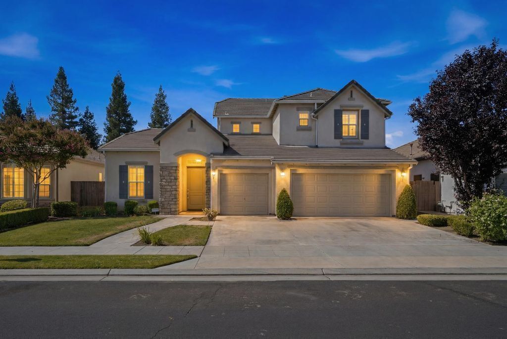 photo 1 of 3242 Everglade Ave, Clovis, CA 93619