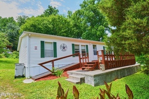photo 1 of 124 Davis Rd, Townsend, TN 37882