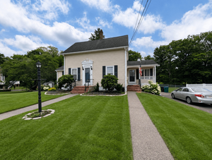 photo 1 of 422 Main St Groveland MA 01834