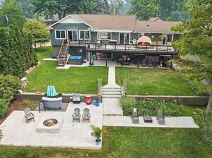 photo 1 of 3233 Shawnee Ln, Waterford, MI 48329