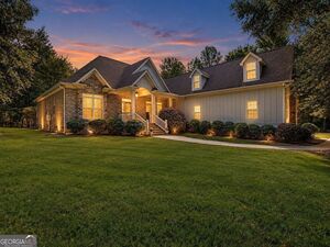 photo 1 of 505 Crescent Dr, Forsyth, GA 31029