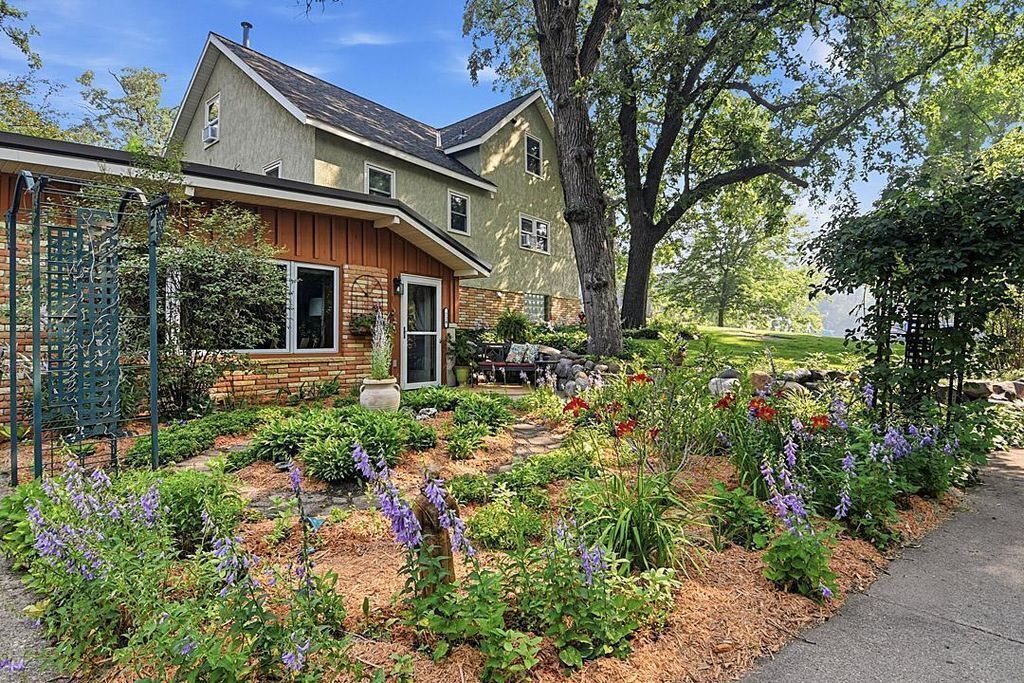 photo 1 of 220 4th St S, Sauk Rapids, MN 56379