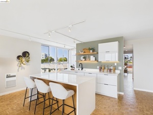 photo 1 of 320 Lee St #702, Oakland, CA 94610