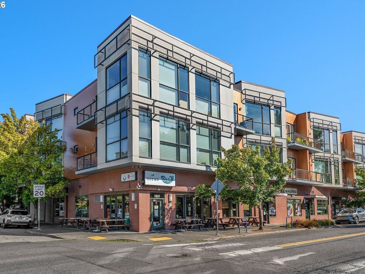 photo 1 of 838 SE 38th Ave Unit 306, Portland, OR 97214