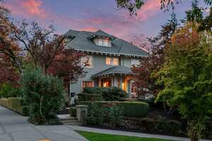 photo 1 of 2233 SW 18th Ave, Portland, OR 97201