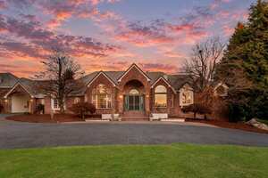 photo 1 of 1095 SW Schaeffer Rd, West Linn, OR 97068